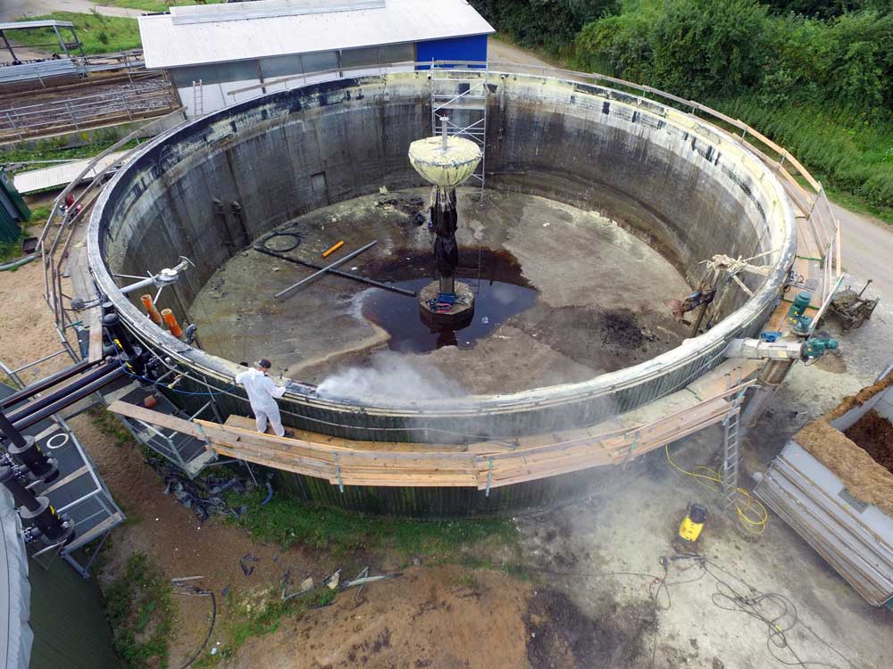 Biogasanlage Fermenter: Behältersanierung - Offener Behälter während der Sanierung